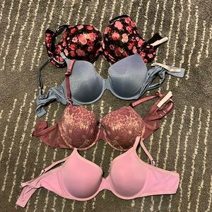 You will get all 4 Victoria’s Secret bras size 38D